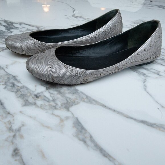 Pre Owned DVF Diane Von Furstenberg Silver Textured Flats Shoes Size 8 - Picture 1 of 7